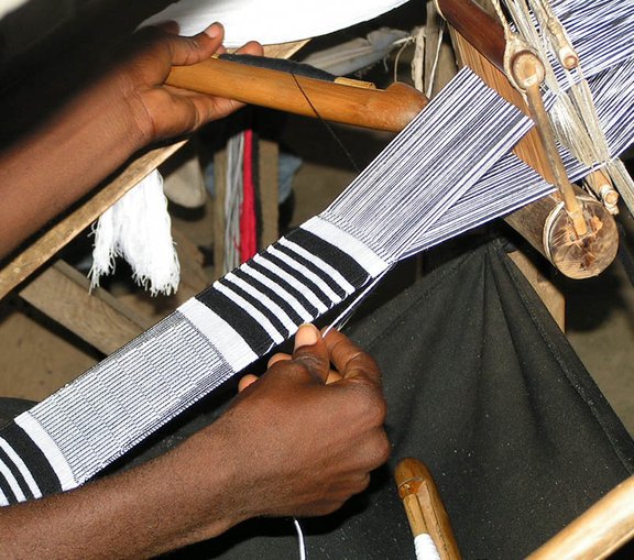 Bonwire-Kente-weaving-village